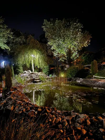 Ogród restauracji - przygotowanie do uroczystości