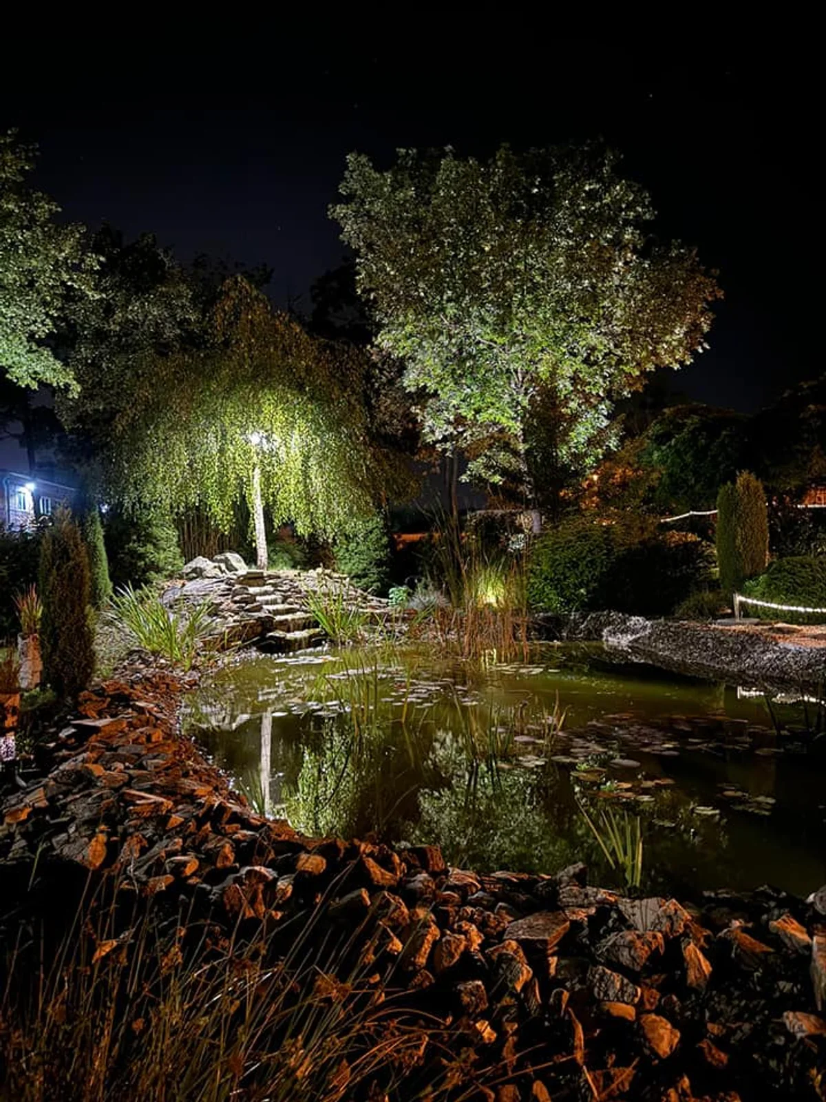 Ogród restauracji - przygotowanie do uroczystości